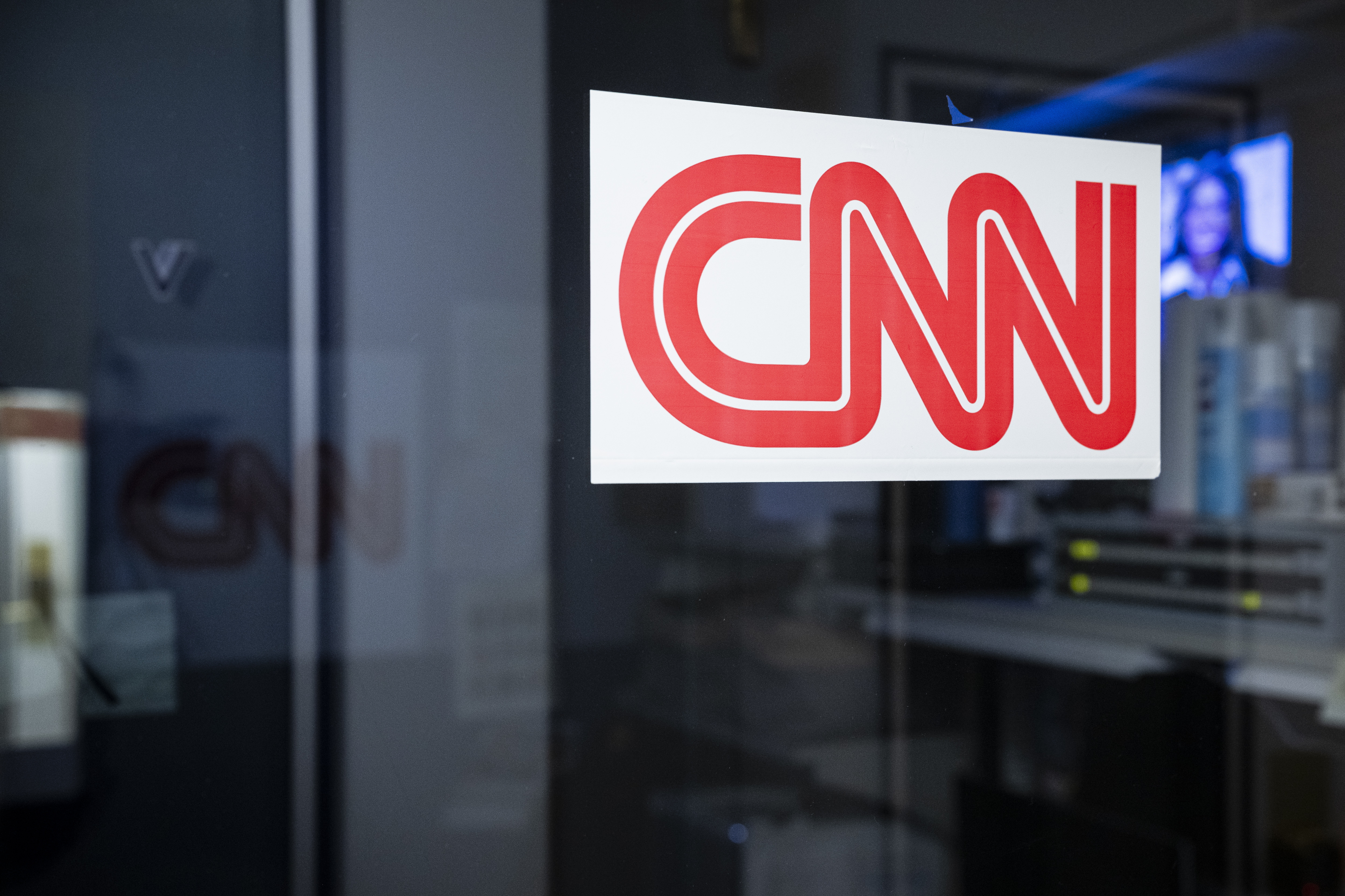 CNN, MS NOW и Politico выигрывают у Белого дома — пока что